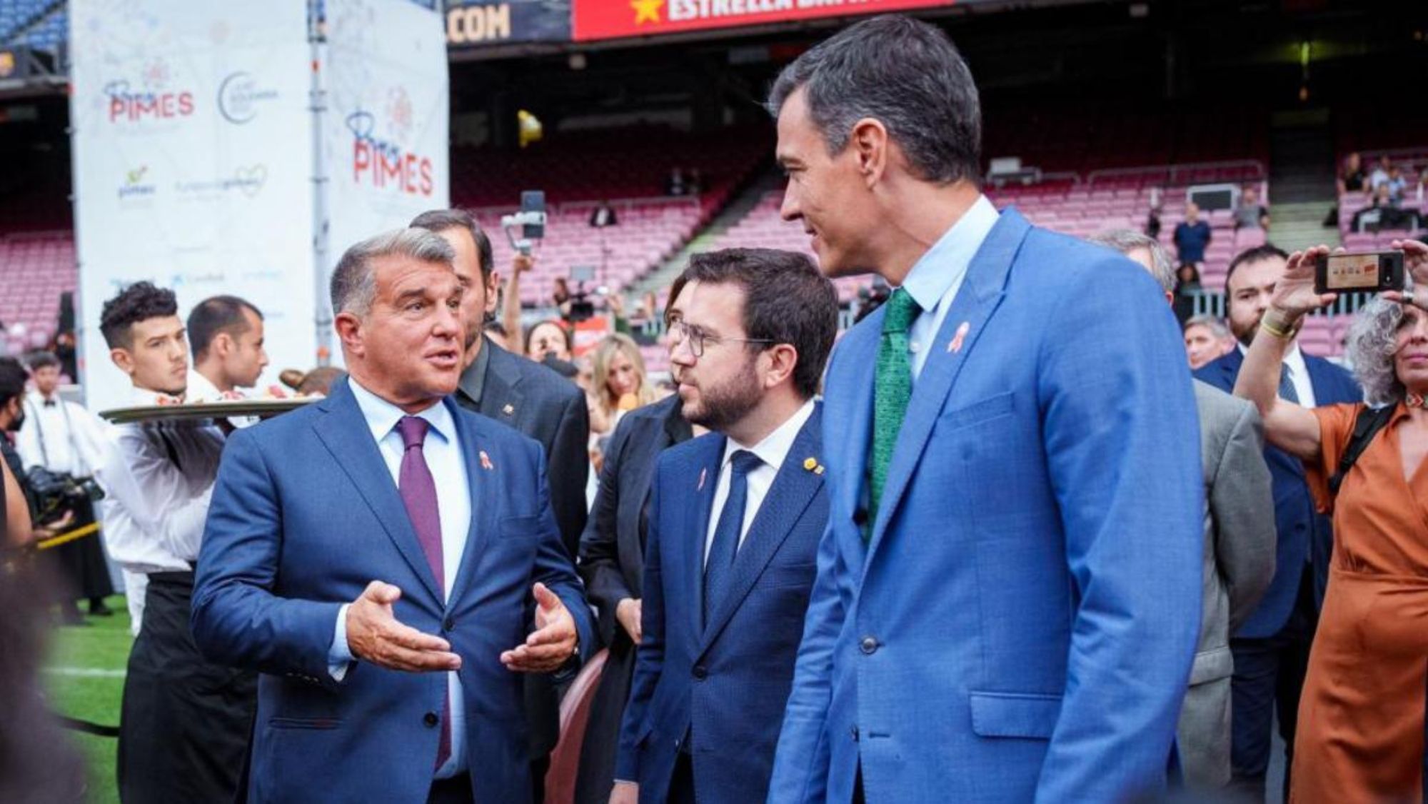 Pedro Sánchez, Pere Aragonés y Laporta en el Camp Nou