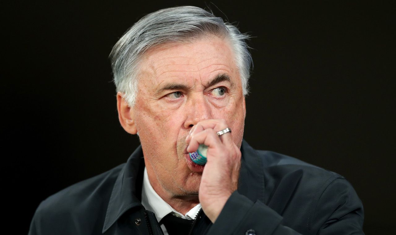 Ancelotti masticando chicle