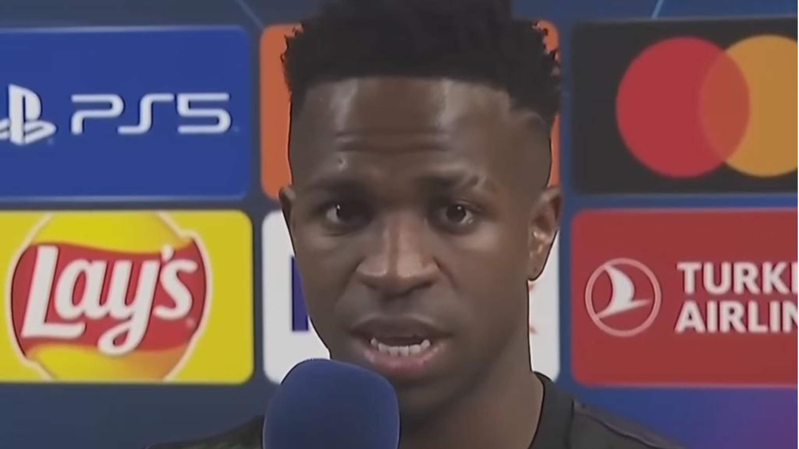 Vinicius ayer en zona mixta 