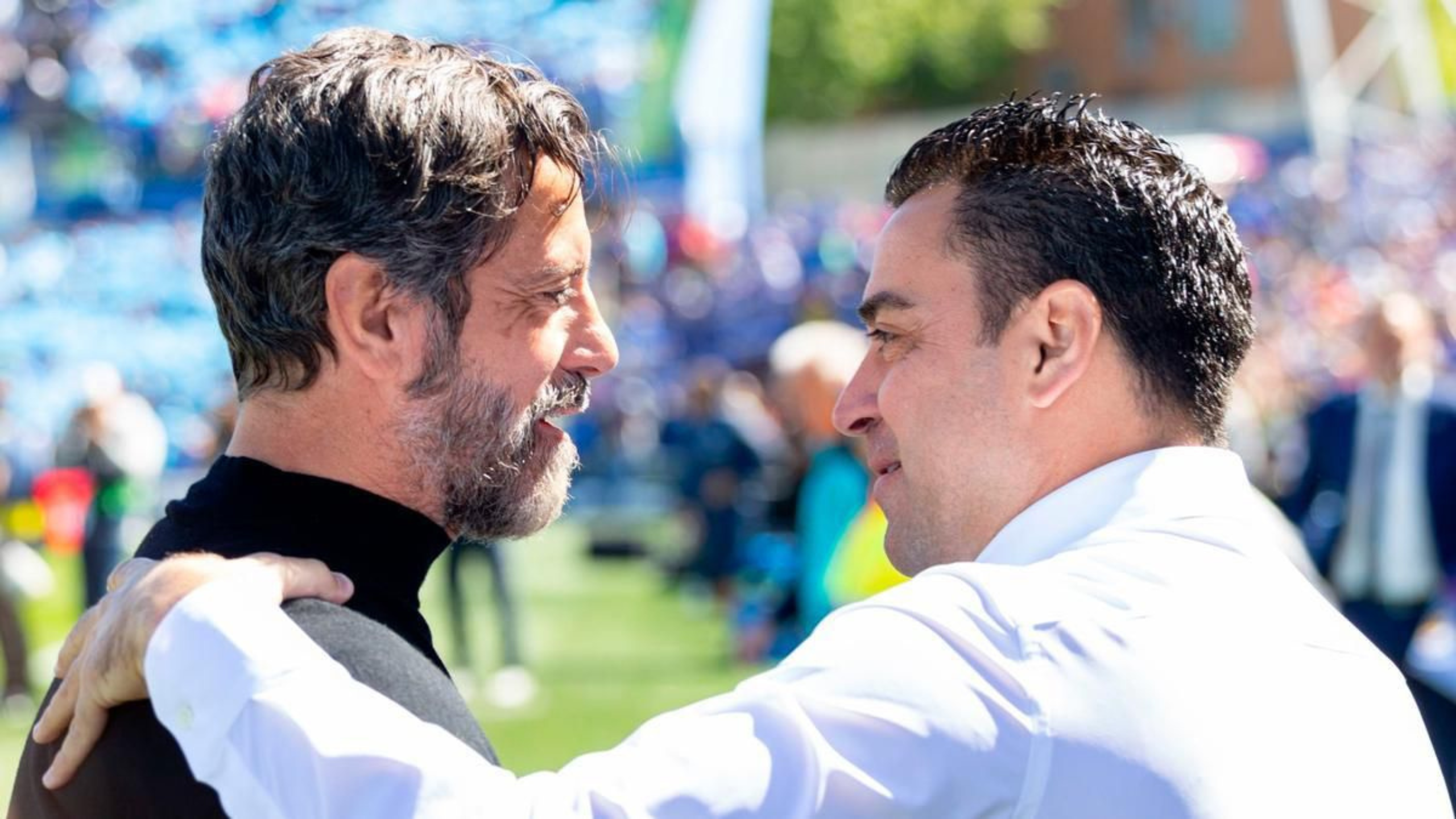 Quique y Xavi se saludaban al inicio del encuentro 