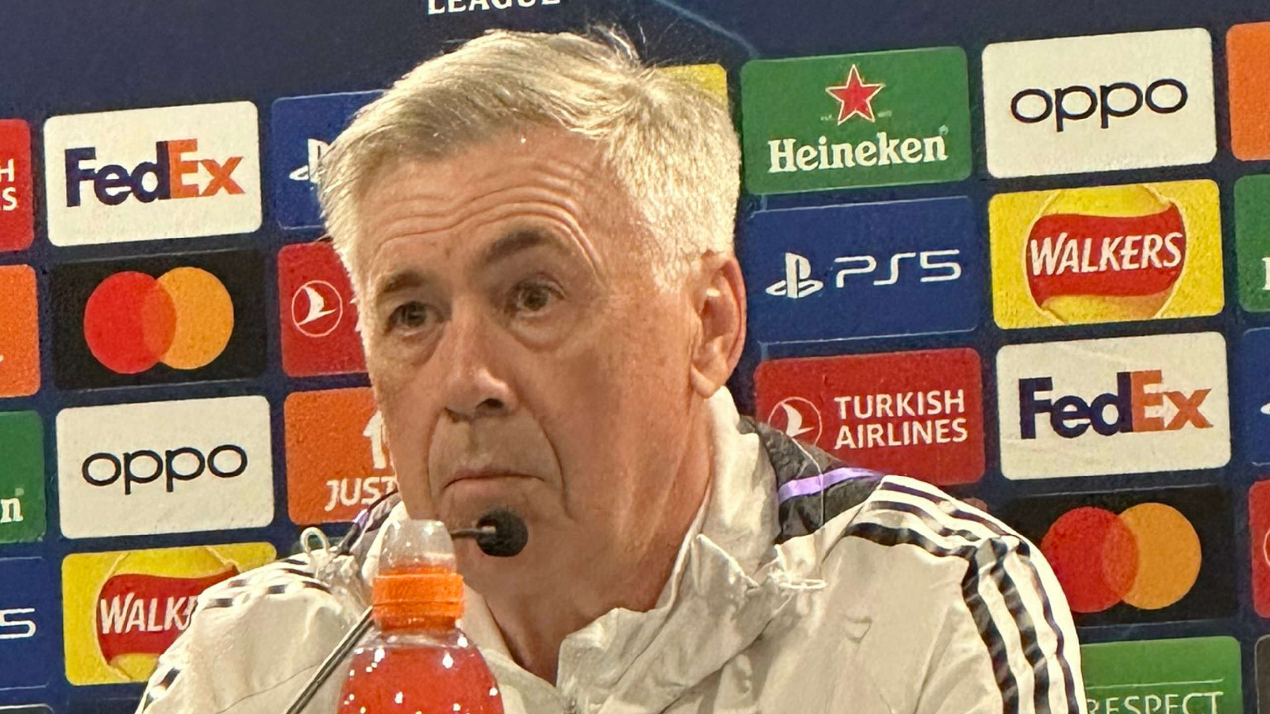 Carlo Ancelotti resolvía la polémica de Xavi por la vía rápida 