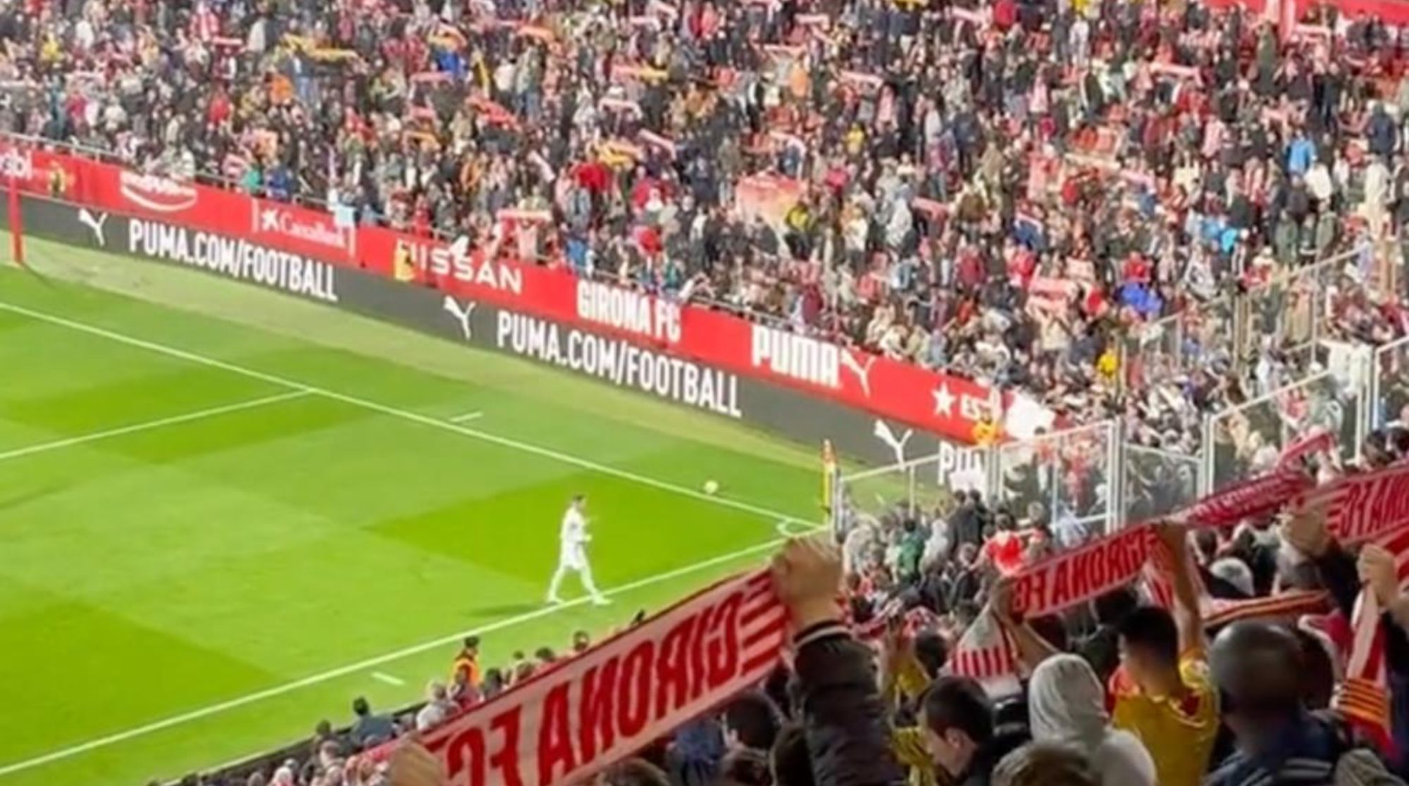 Solo un jugador del Madrid fue a saludar a los aficionados