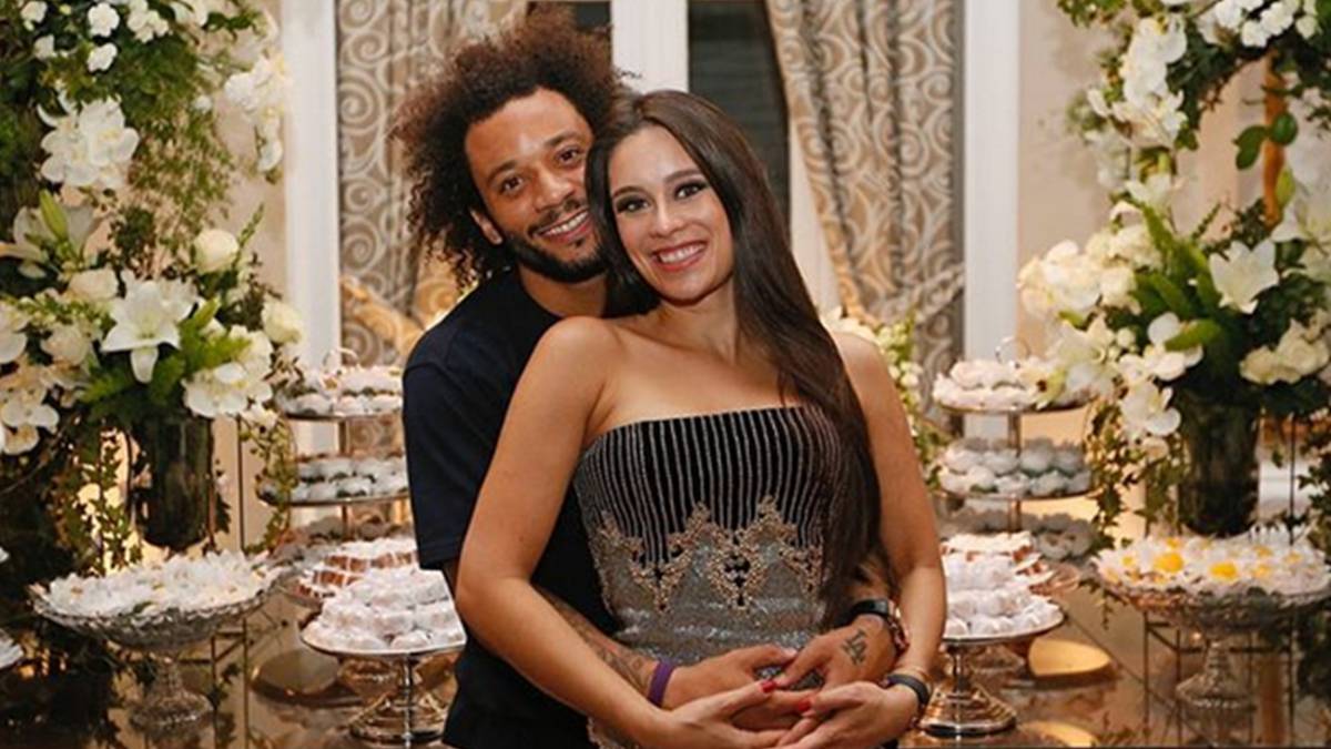 Marcelo junto a Clarice Alves, su mujer