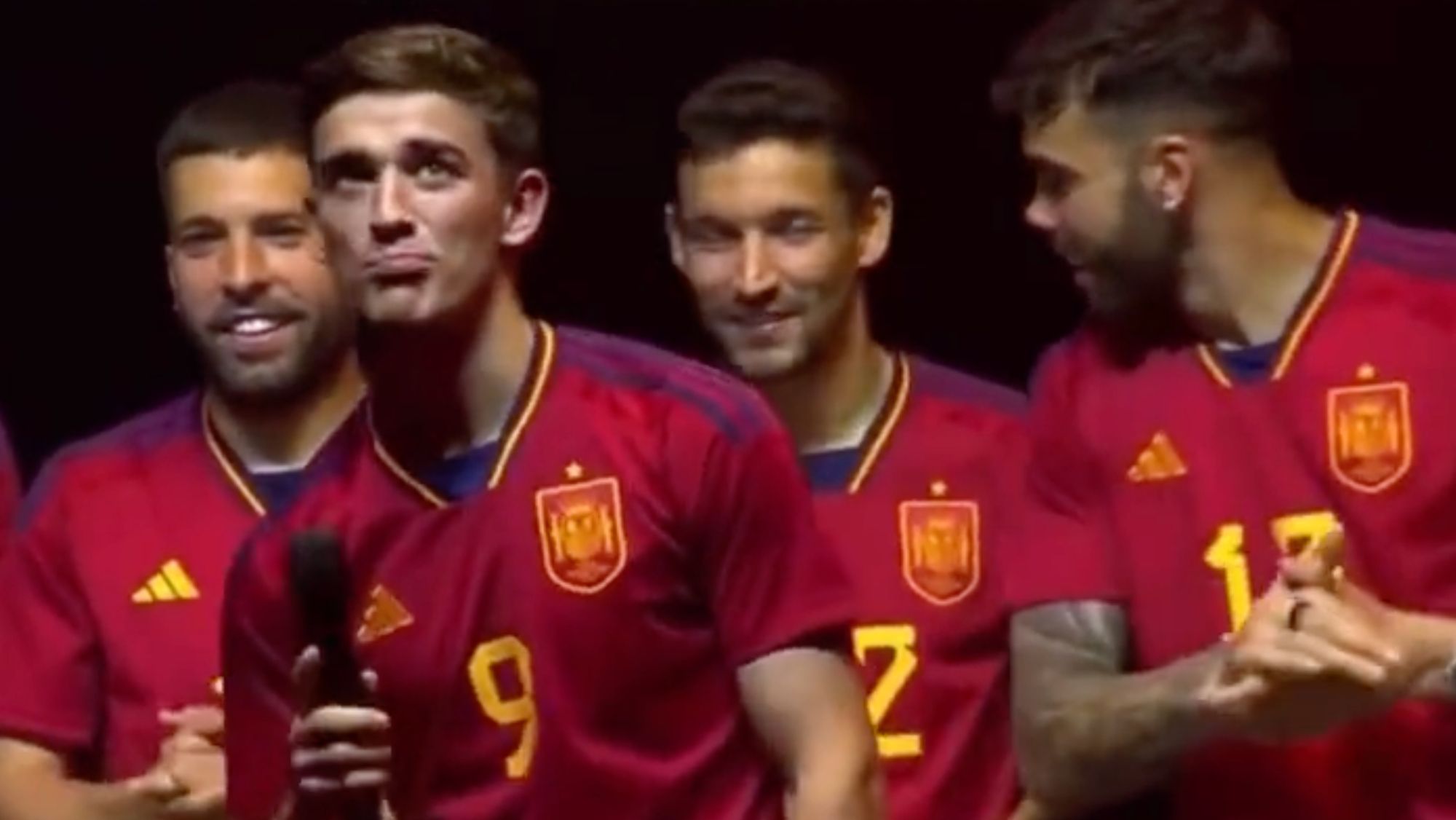 Gavi se lleva una pitada histórica en la celebración de España: “P... Barça"