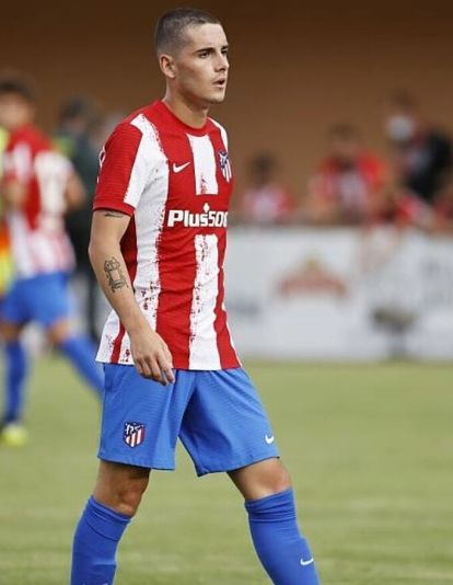 Sergio Camello con la camiseta del Atlético de Madrid