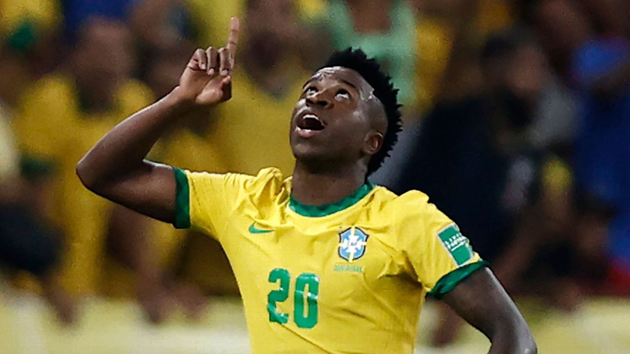 Vinicius celebra un gol con su selección 