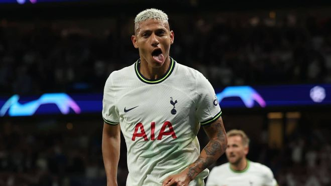 richarlison celebrates tottenham v marseille 1