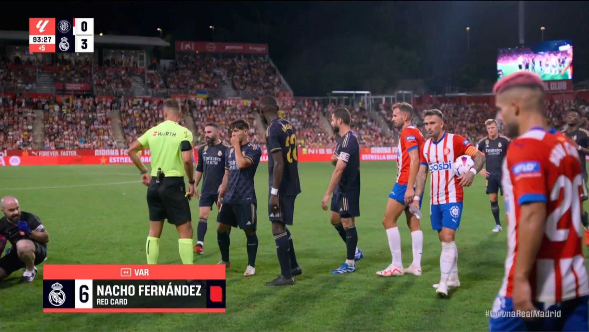 La salvaje tangana al final del partido: Nacho y Stuani casi llegan a las manos