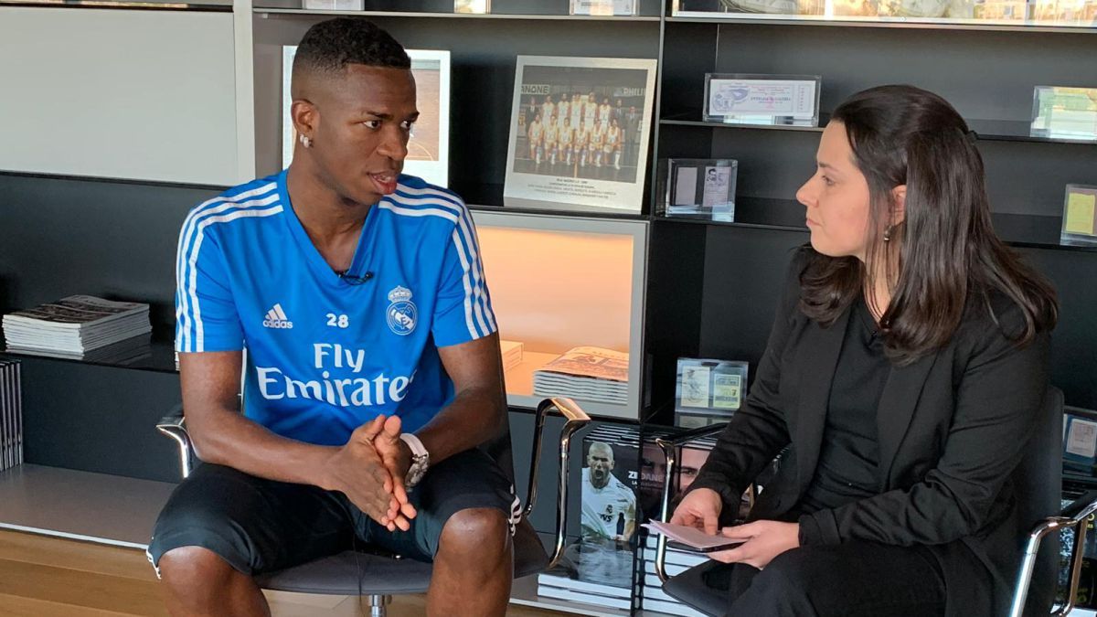 Tati Mantovani entrevistando a Vinicius Jr, del Real Madrid