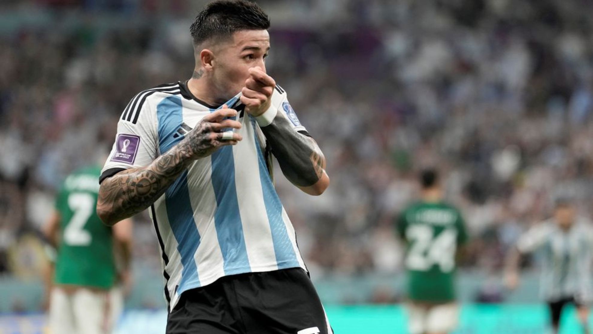 Enzo Fernández celebrando el gol ante México 