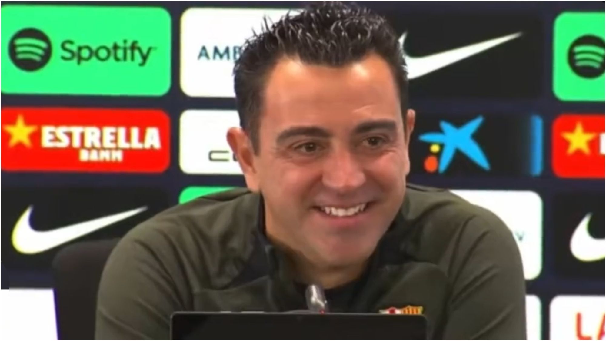 Xavi se engancha con una periodista y se ríe en su casa: “Vaya p…”