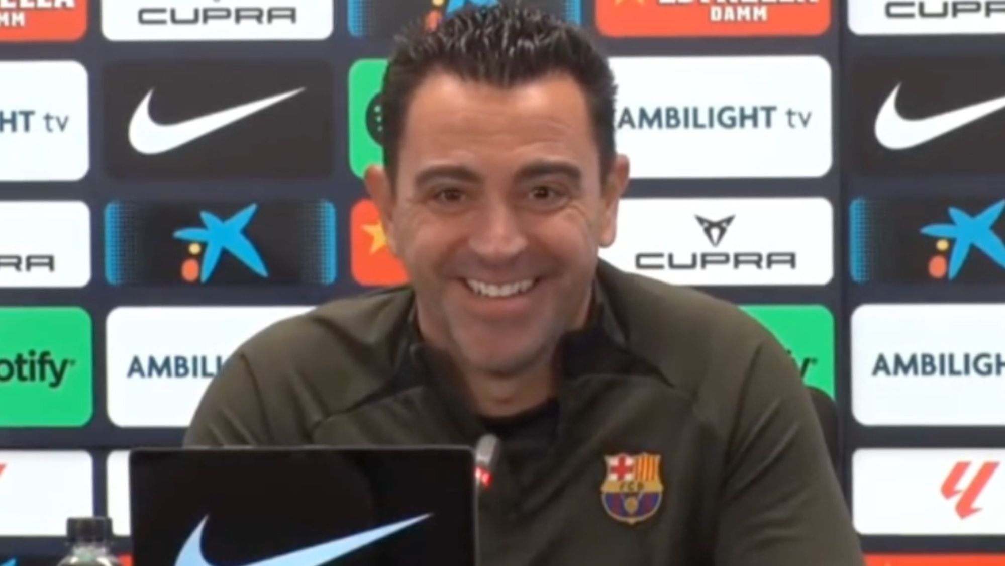 El vacile de Xavi a un periodista por el nuevo fichaje del Barça   Te has p...