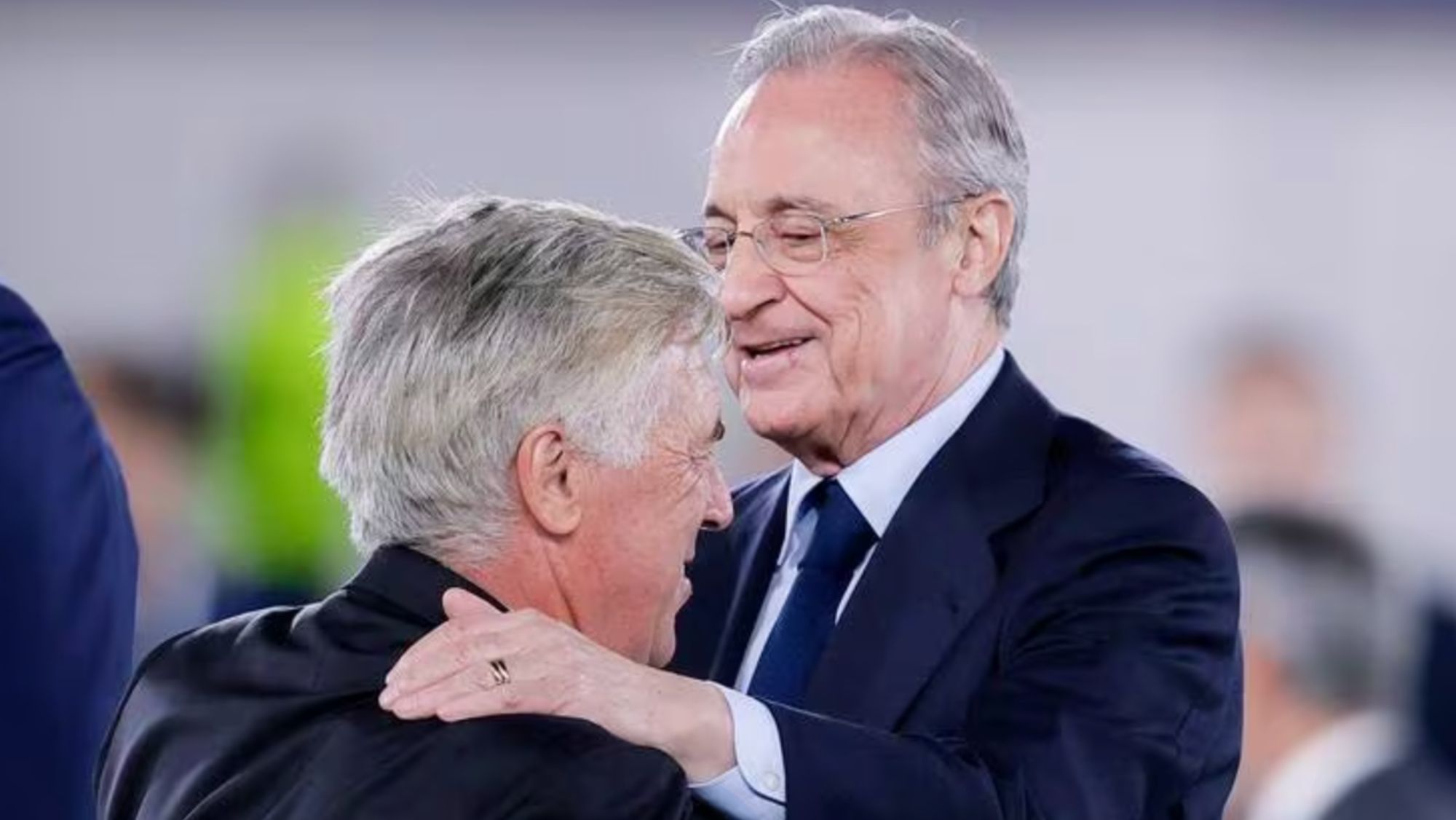 Florentino llamó a Zidane tras la renovación de Ancelotti  su nuevo destino