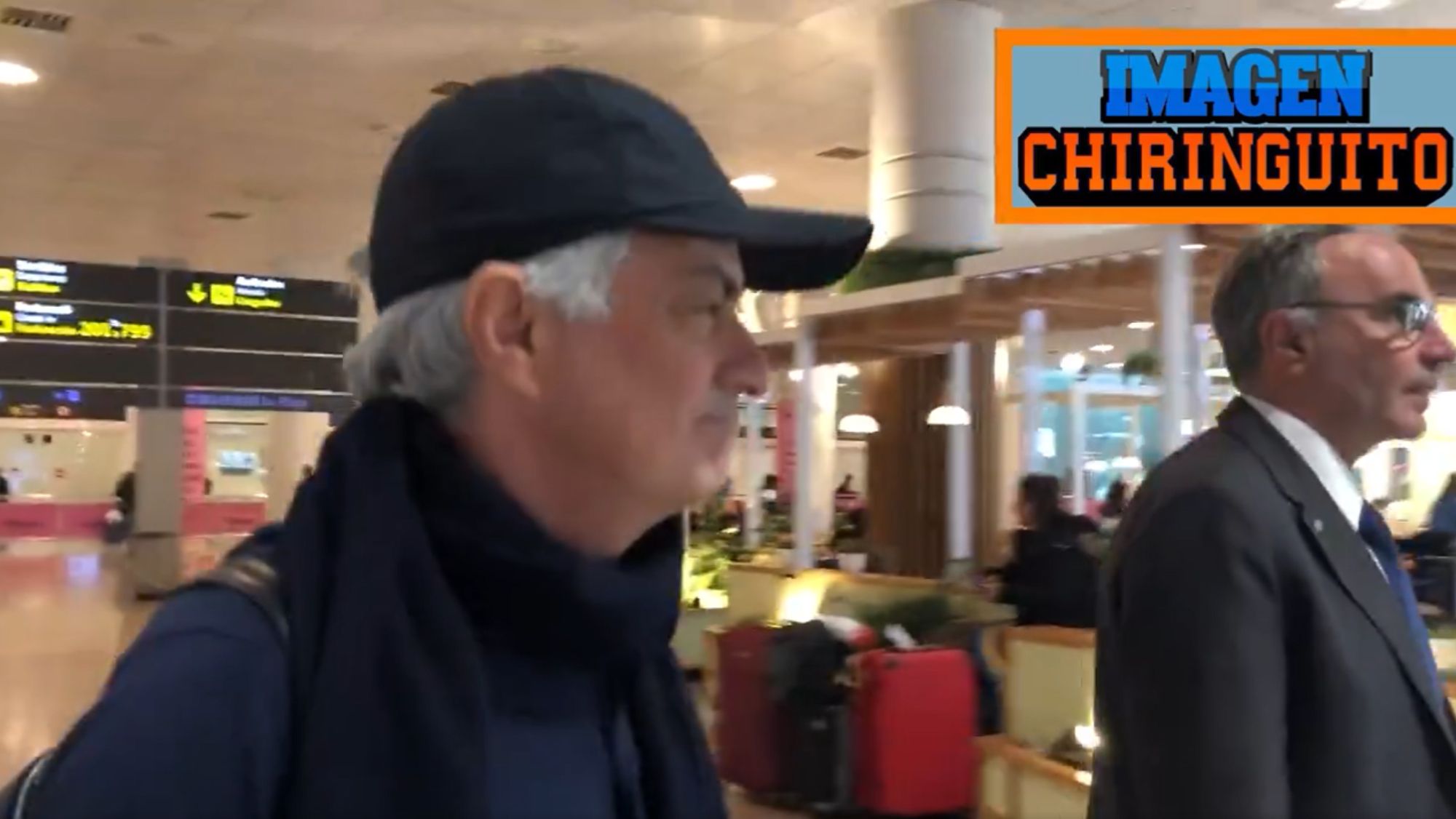 Mou, en el aeropuerto de Barcelona