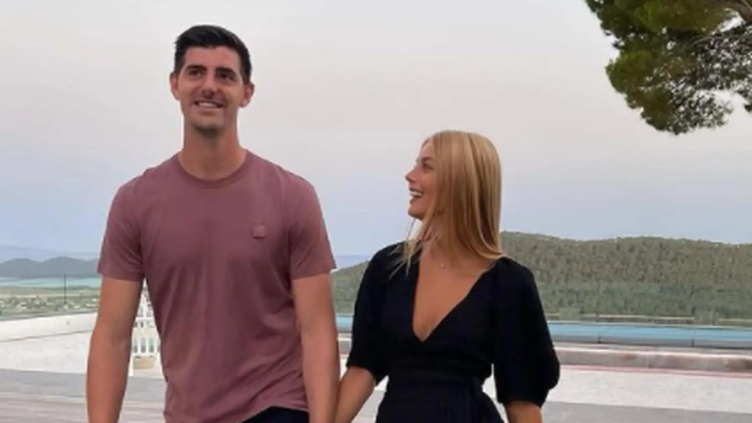 Courtois y Mishel Gerzig, son la pareja del momento