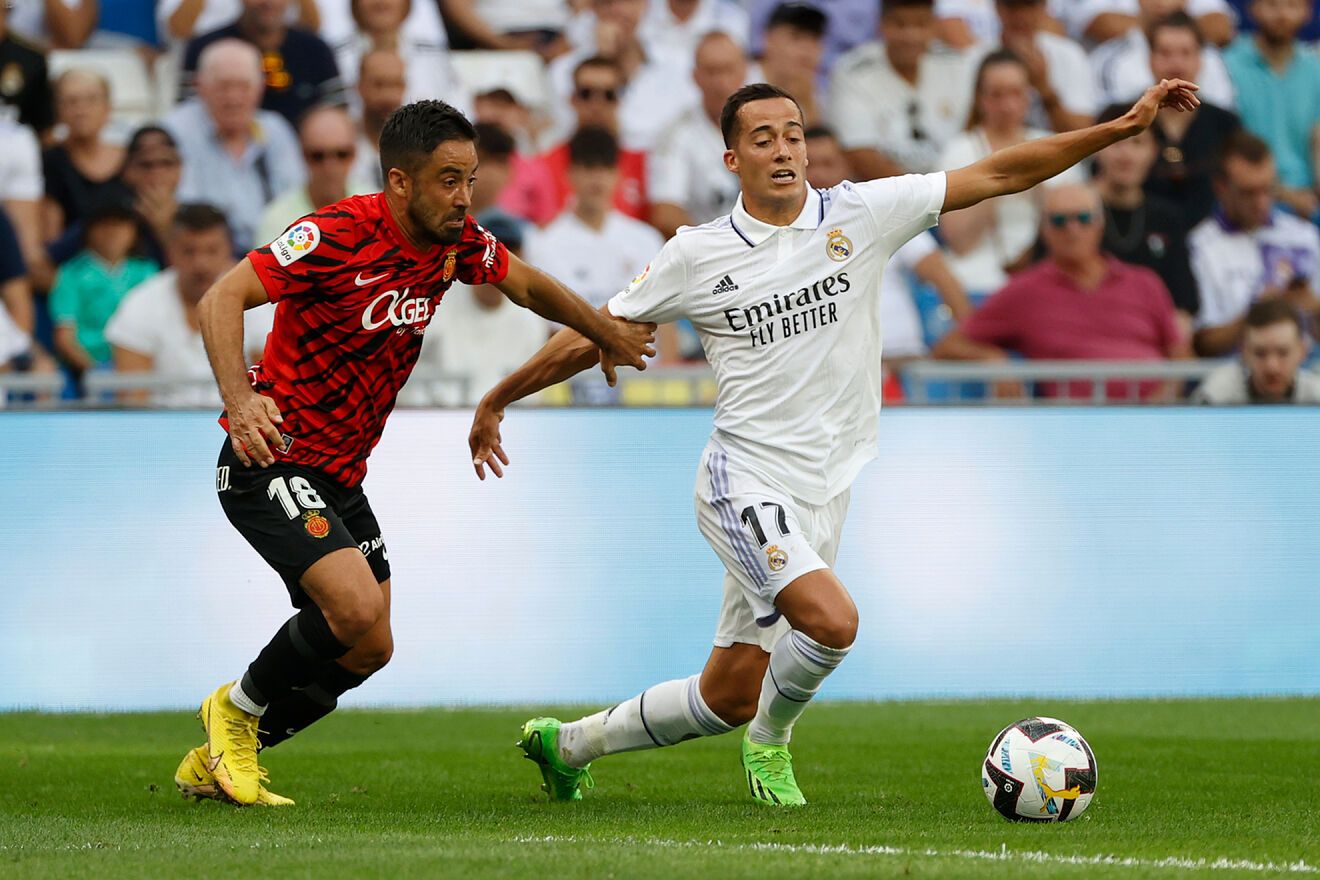 Lucas Vázquez peleaba un balón esta temporada ante el Mallorca