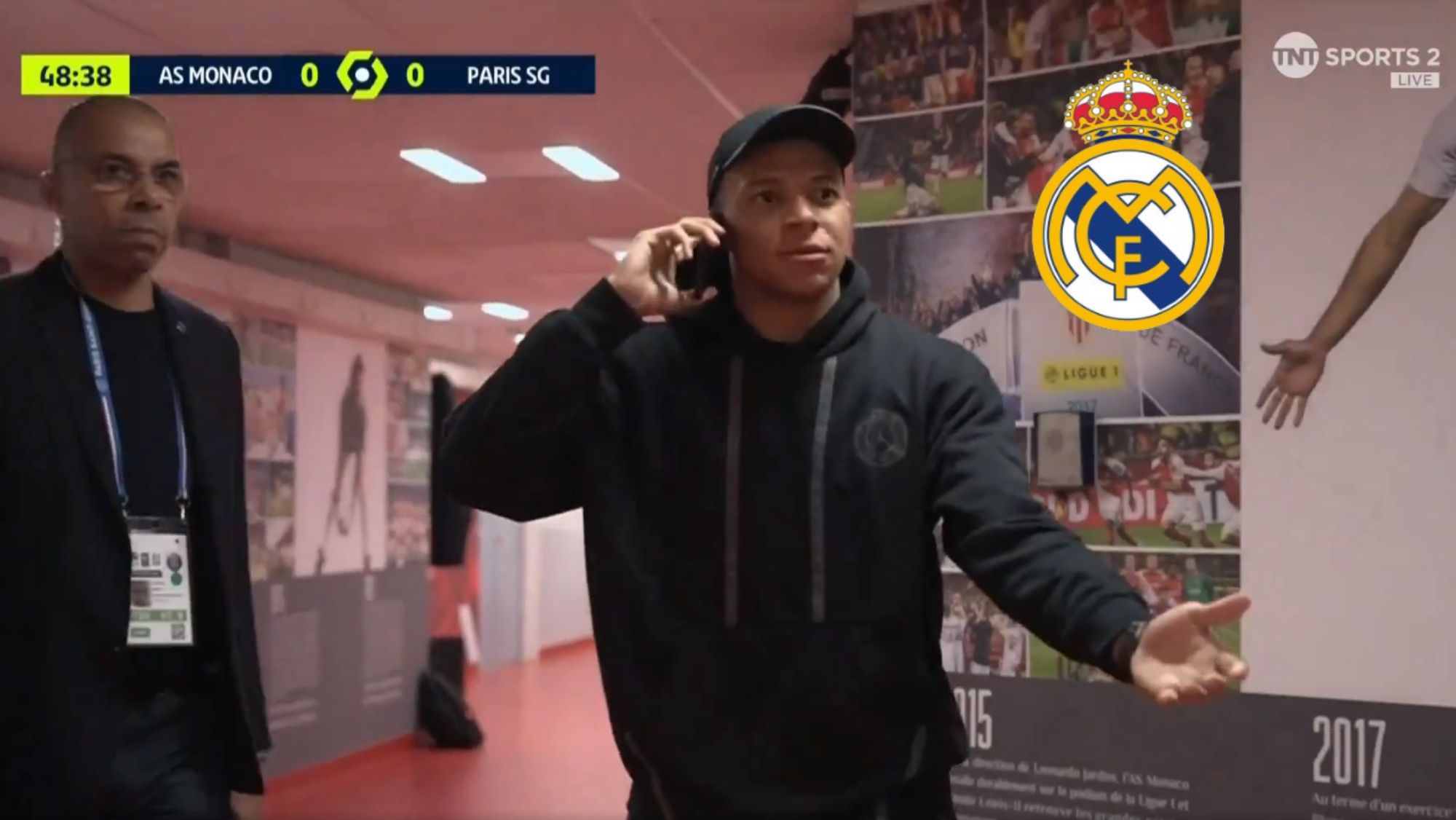 Mbappé se fue a la grada para presenciar la segunda parte