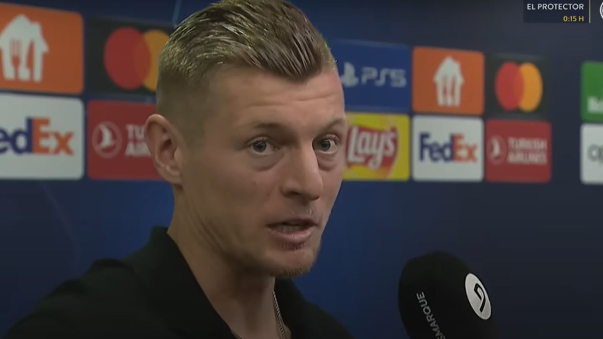 Toni Kroos, en zona mixta