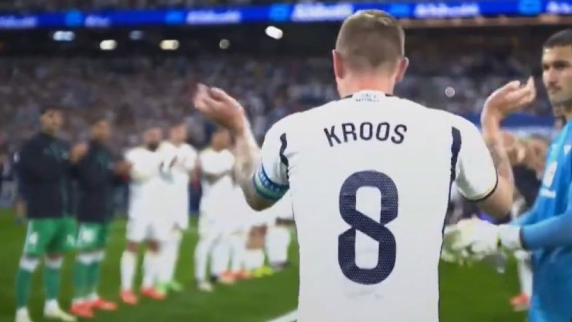 Kroos, emocionado tras su despedida del Bernabéu y se lo dijo en directo: "No me p..."