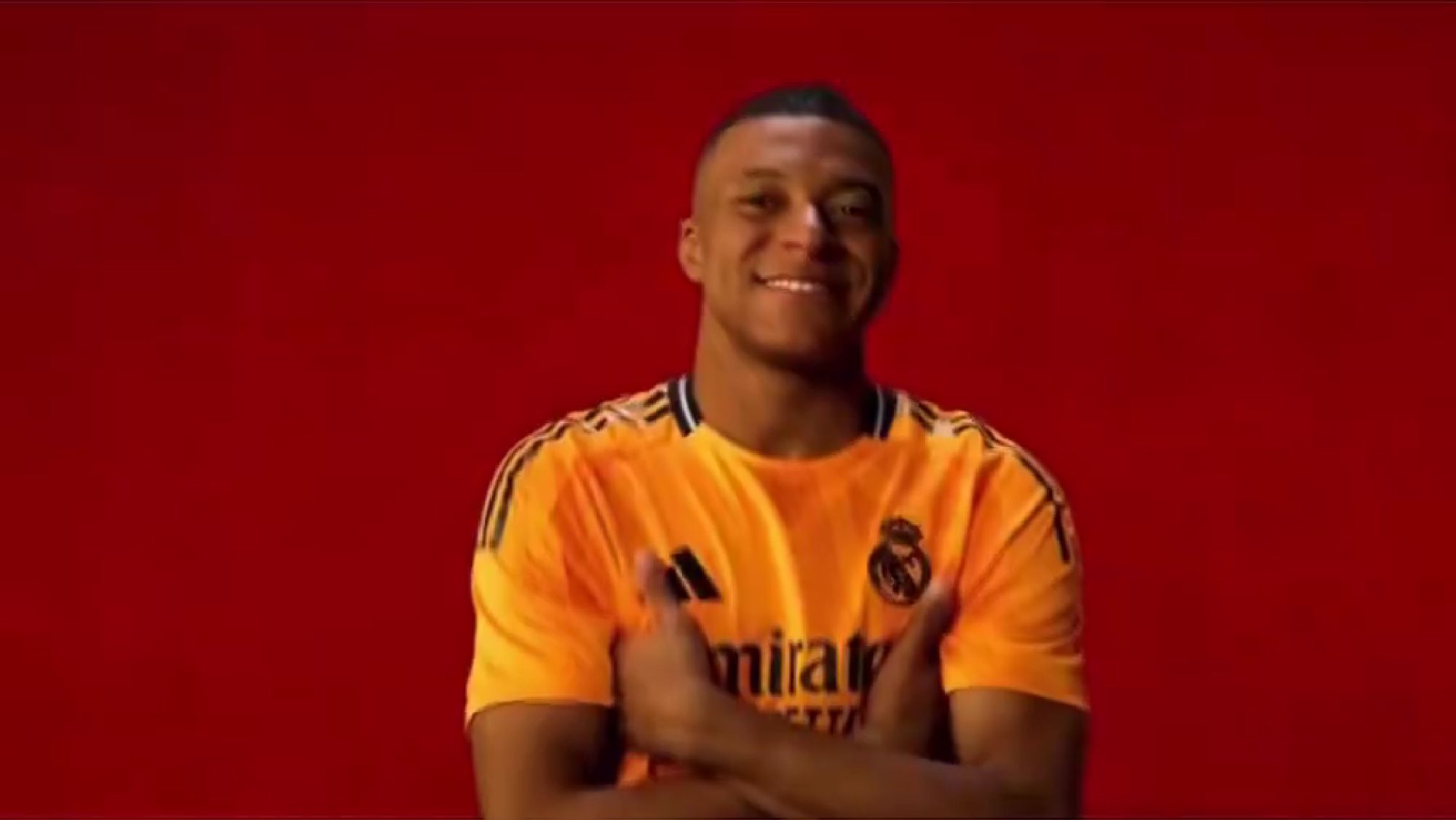 El Real Madrid presenta de forma oficial su segunda equipación: Mbappé, protagonista