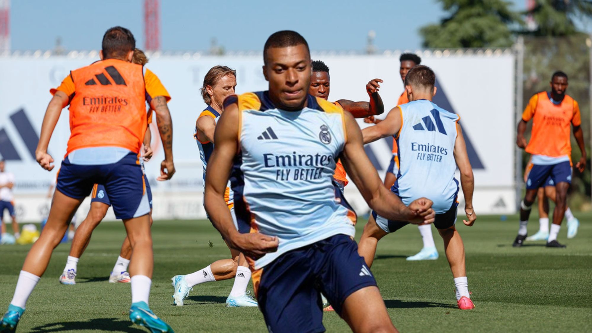 Definen en 2 palabras a Mbappé, en el Madrid alucinan con él   Es un f... 