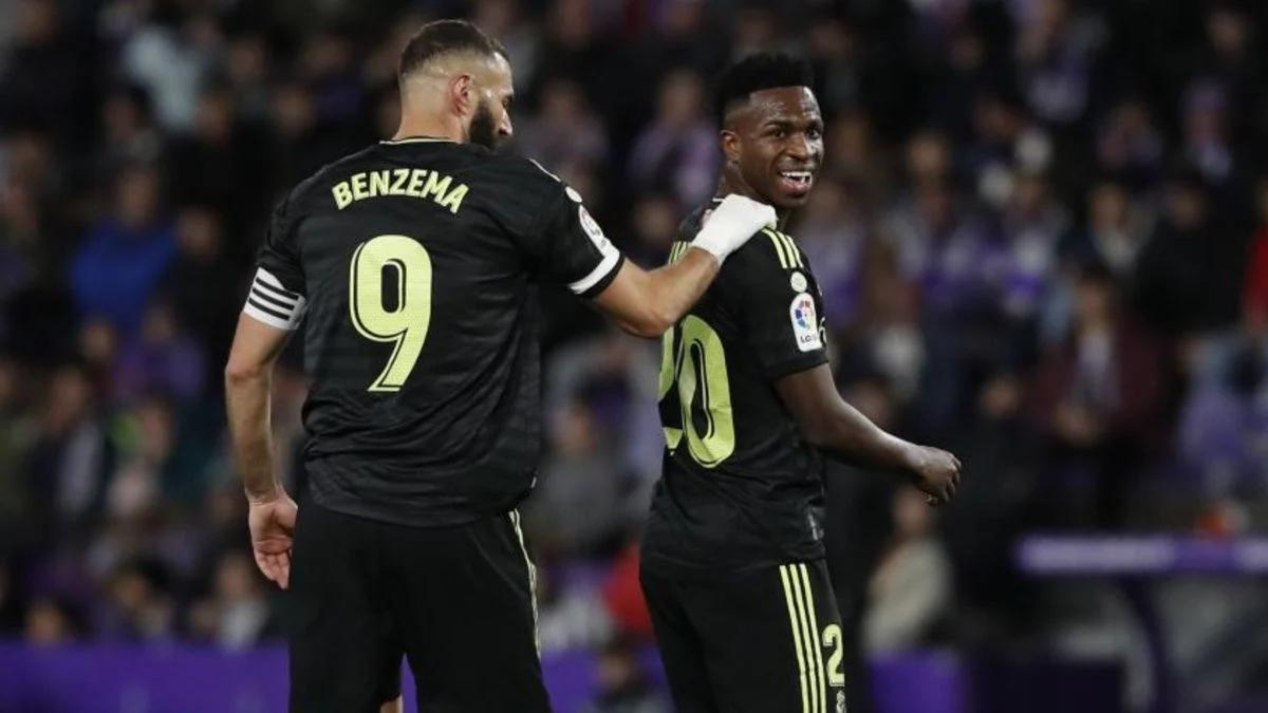 Vinicius y Benzema sonríen tras el gol conseguido en Valladolid