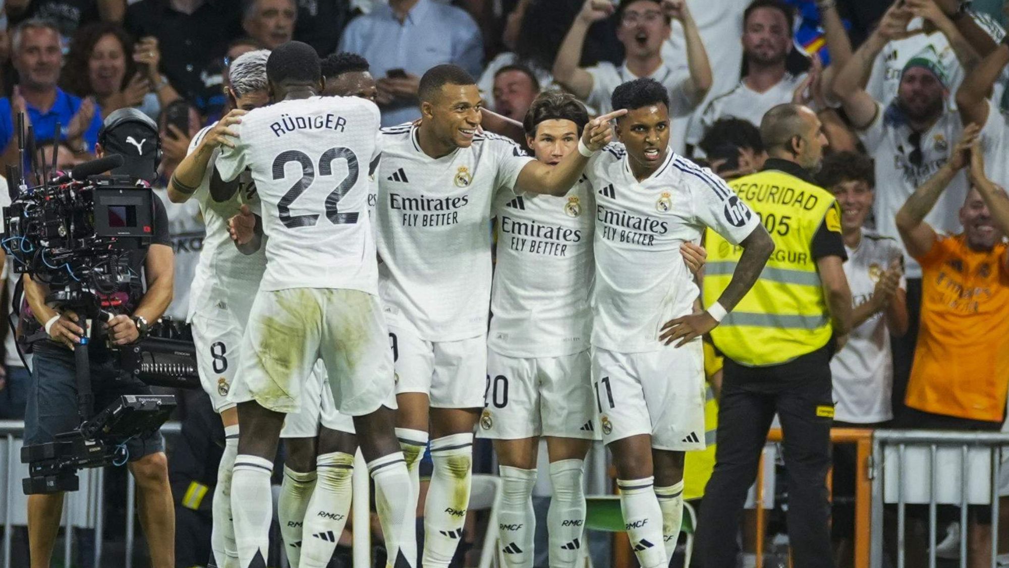 Algunos jugadores del Real Madrid, celebrando un gol ante el Betis, el domingo pasado.