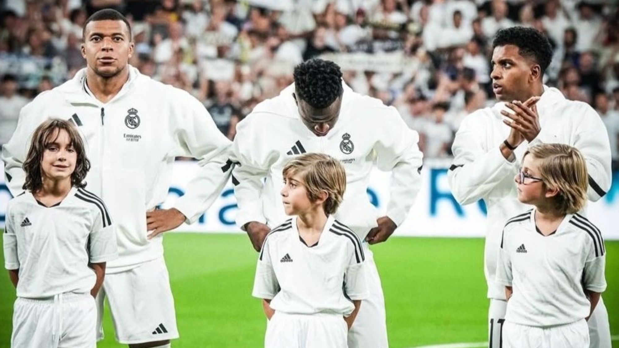 Rodrygo comparte, en Instagram, una fotografía con Vinicius y Mbappé.