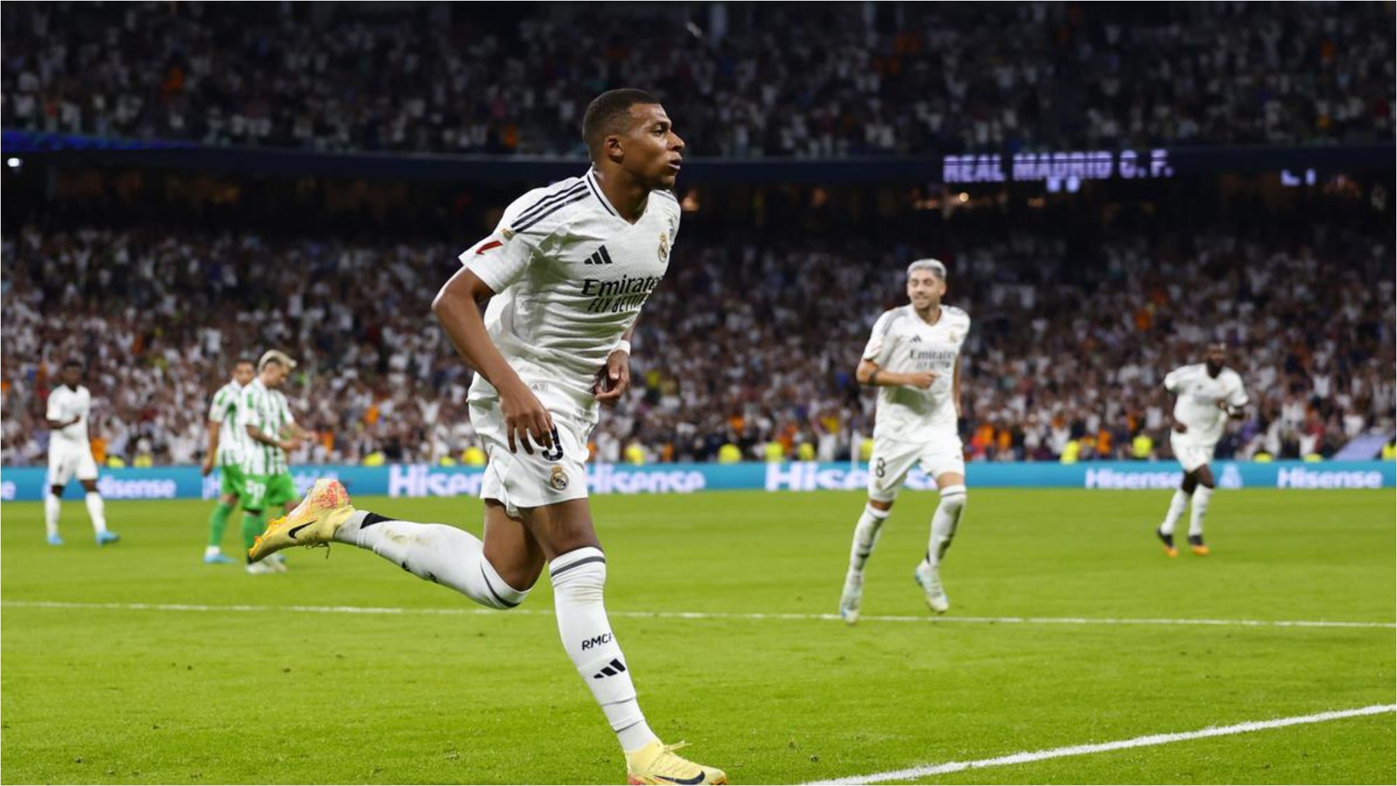 Kylian Mbappé, celebrando uno de sus goles ante el Betis, el fin de semana anterior.