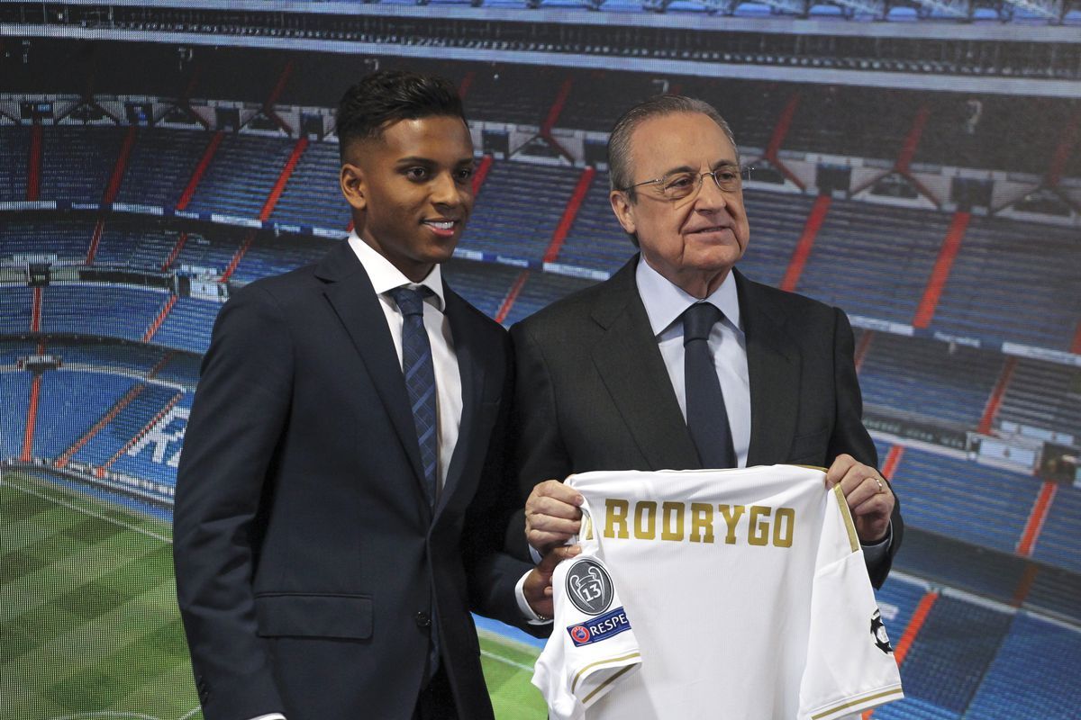 Rodrygo Goes junto a Florentino Pérez