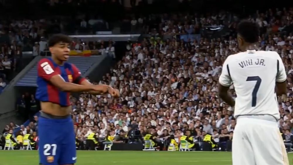 Vinicius y Lamine Yamal, durante el Clásico liguero de la pasada campaña en el Bernabéu.