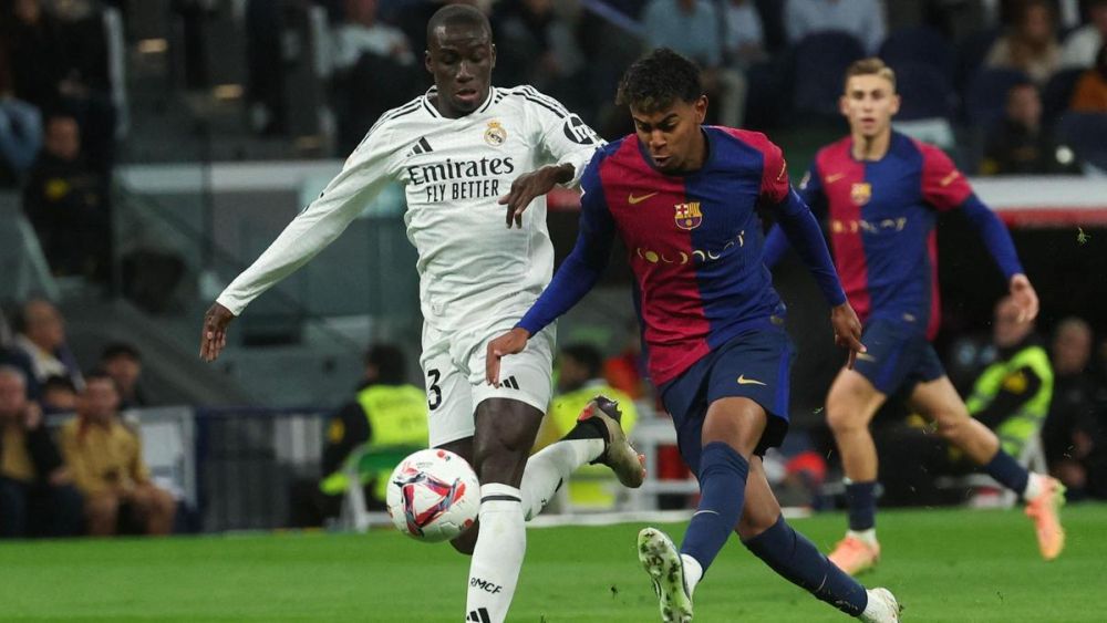 Mendy y Lamine Yamal durante El Clásico