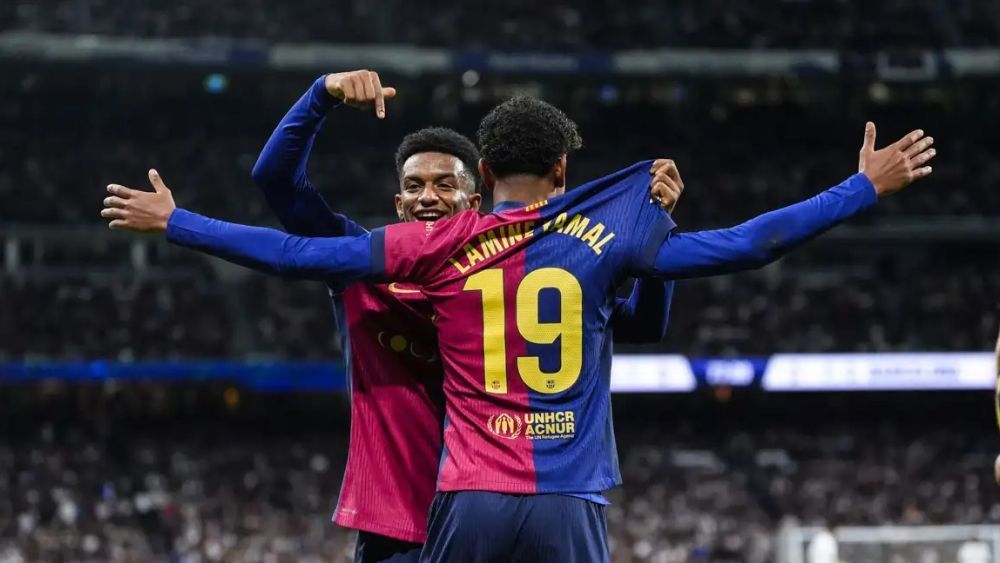 Lamine Yamal, celebrando su gol contra el Madrid, este sábado en el Bernabéu.