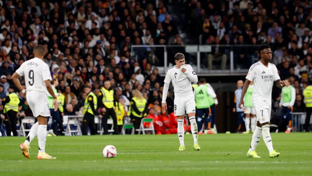 Kylian Mbappé, Fede Valverde y Vinicius, con rostro serio, en el Clásico del sábado pasado.