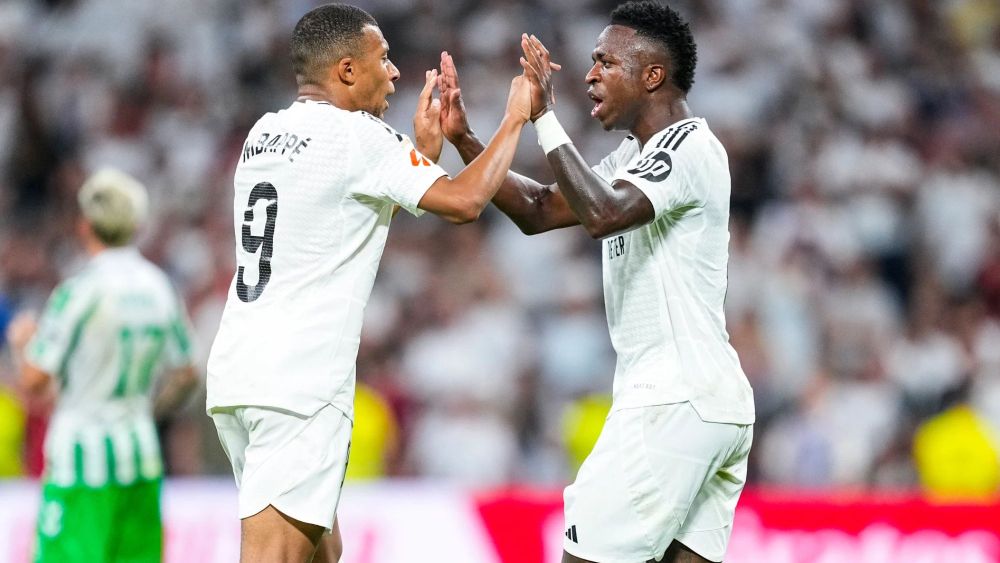 Kylian Mbappé y Vinicius Junior, en un partido del Madrid durante esta campaña.