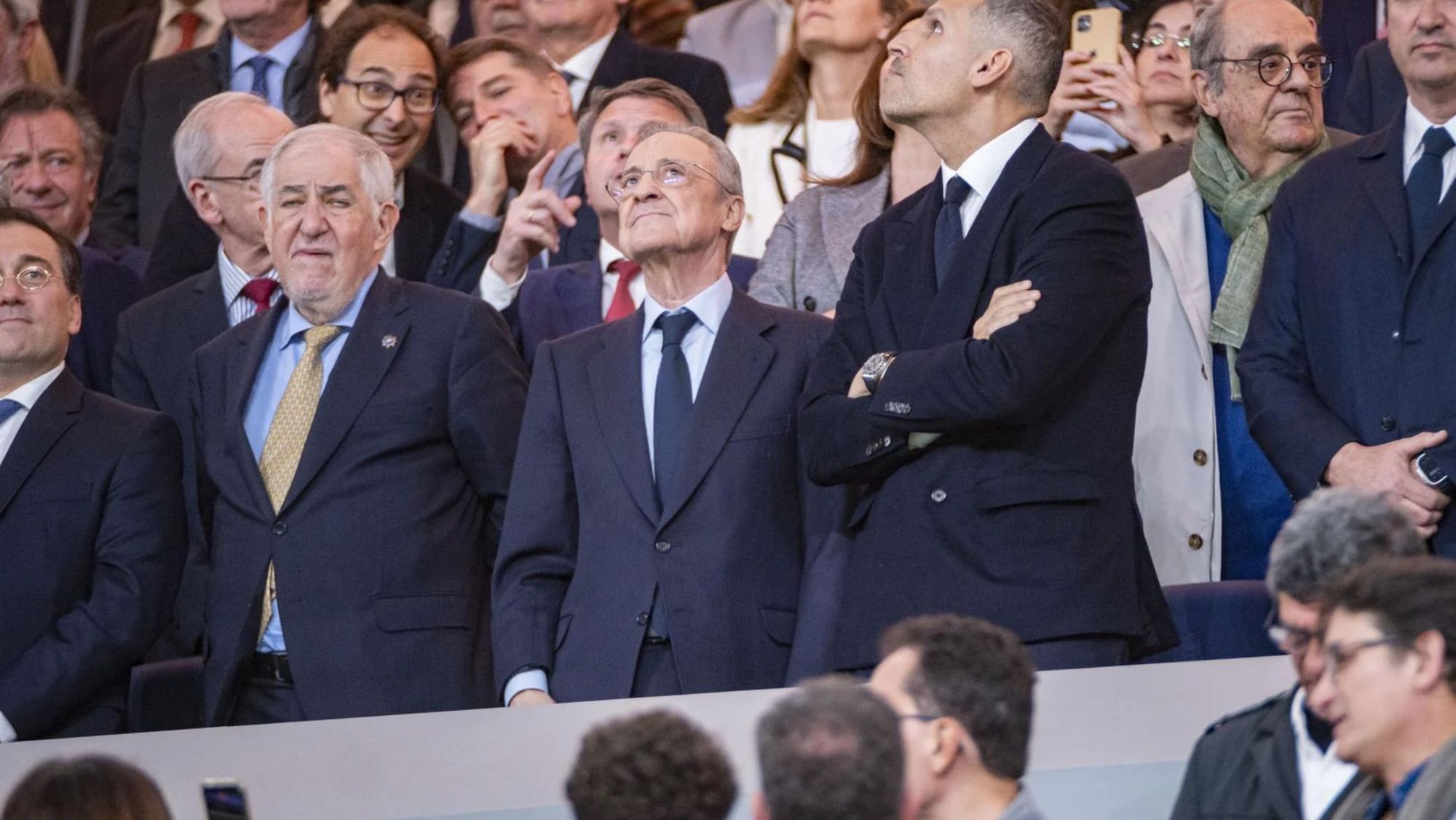 Florentino Pérez, en el palco del estadio Santiago Bernabéu. 