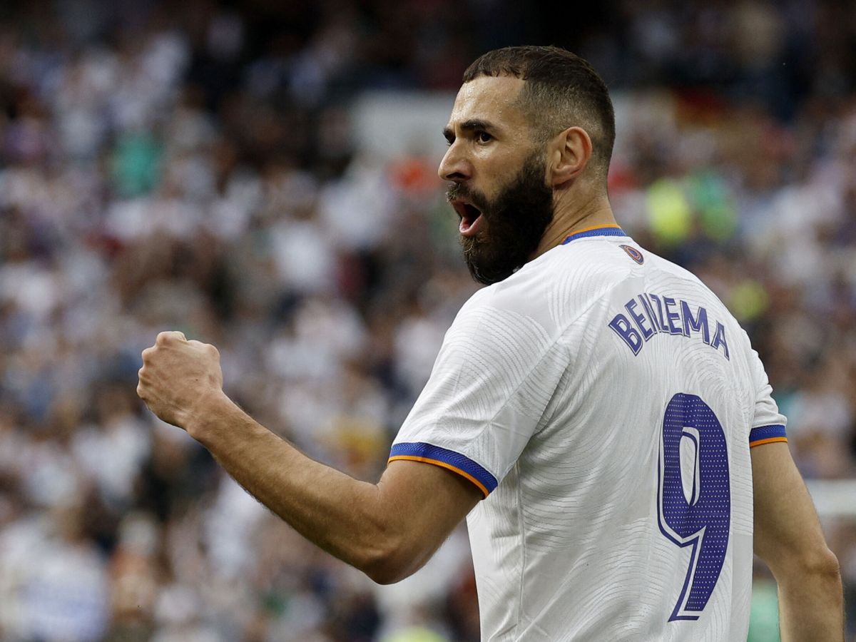 Karim Benzema en el campo