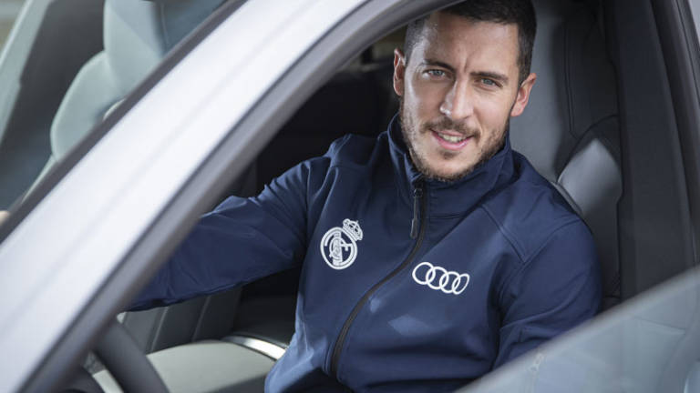 Eden Hazard en un coche