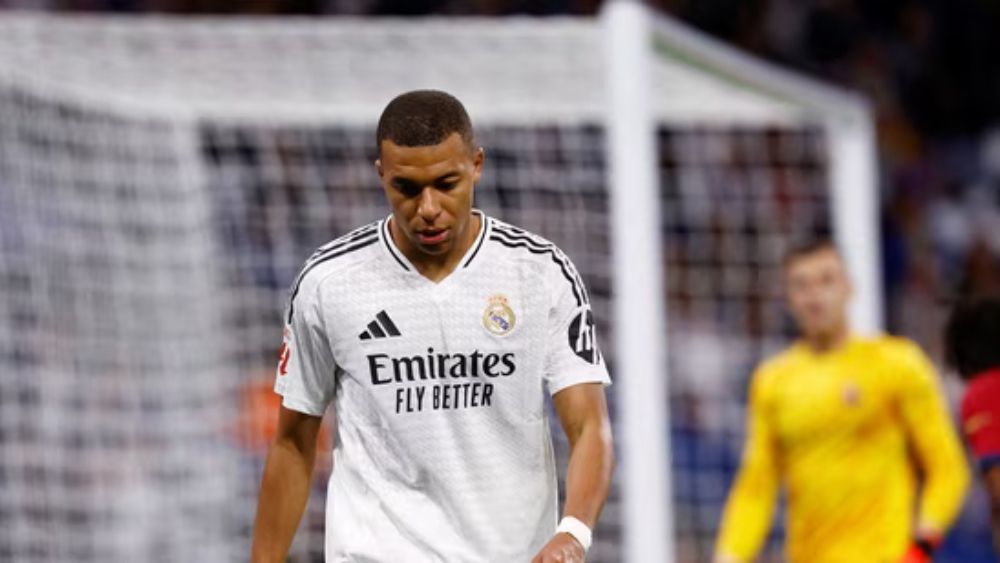 Kylian Mbappé, en el último partido del Madrid, contra el Barça, en el Bernabéu.