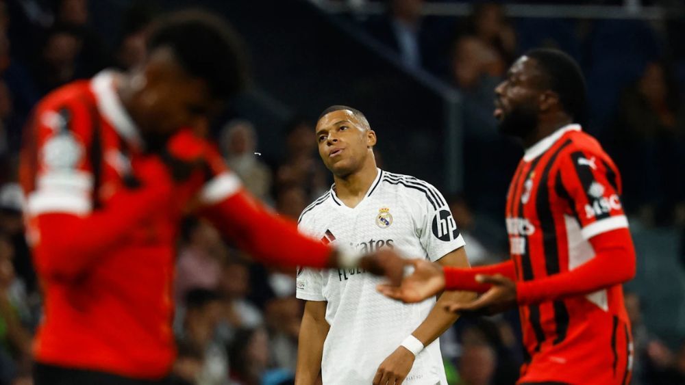 Kylian Mbappé resopla durante un momento en el partido entre el Madrid y el Milan.