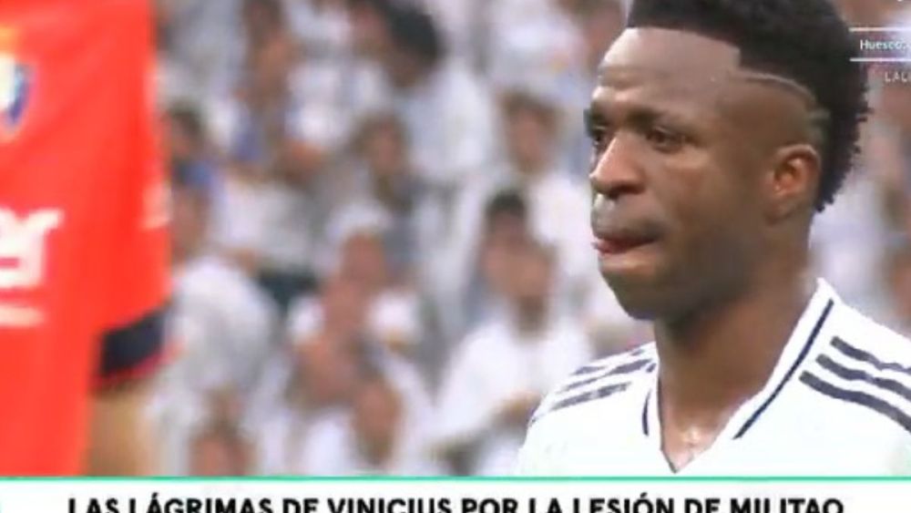 Vinicius al ver la lesión de Militao 