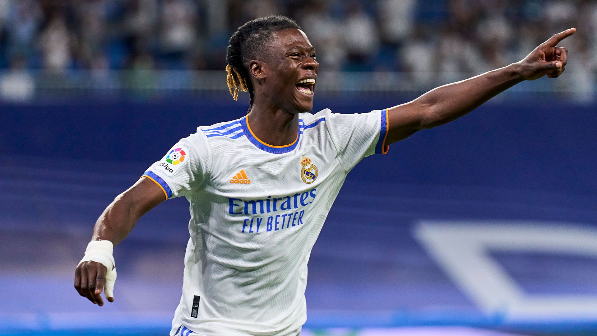 Camavinga, el rey de la celebración en el Bernabéu: show a la salida del estadio