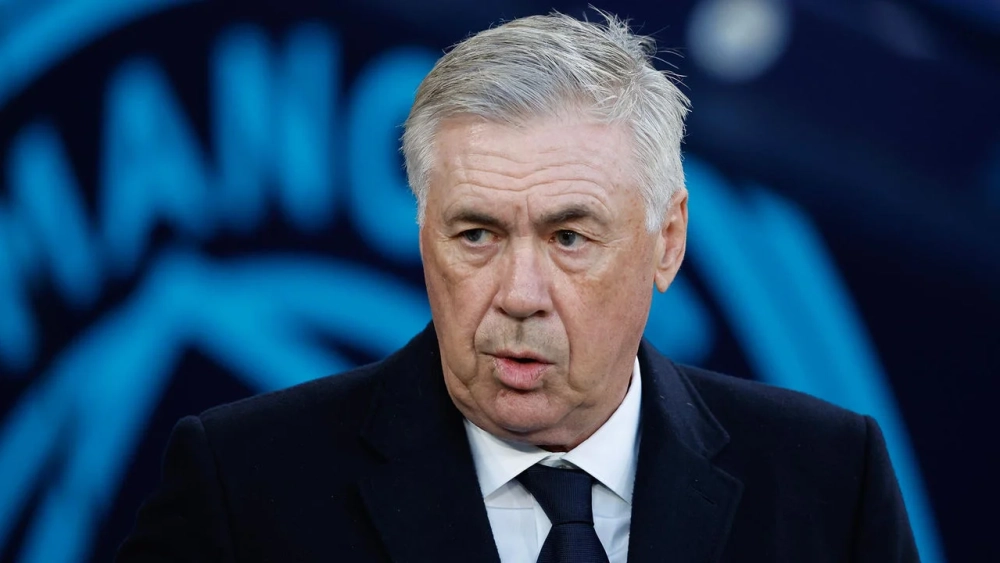 Carlo Ancelotti solicita un central para el mercado de invierno.