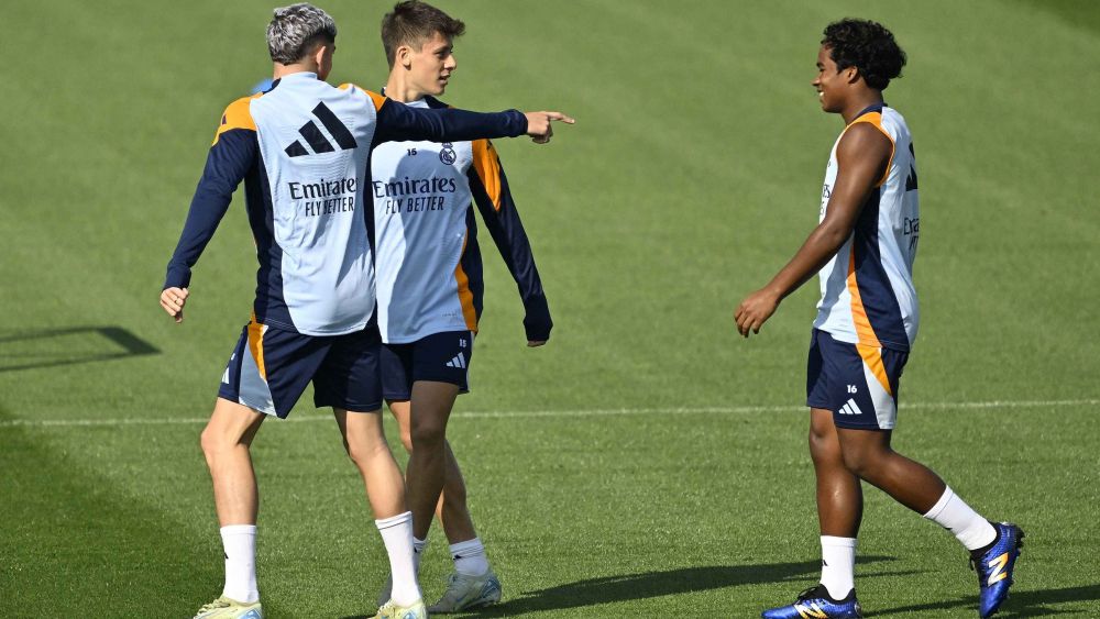 Fede Valverde, Arda Güler y Endrick durante un entrenamiento.