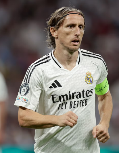 Luka Modric jugando un partido en el Santiago Bernabéu.