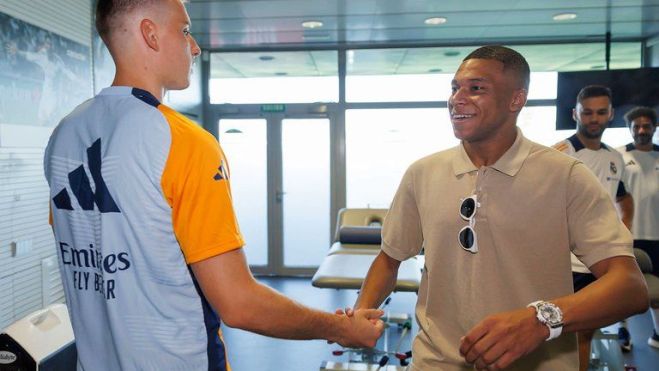 Andriy Lunin y Kylian Mbappé.