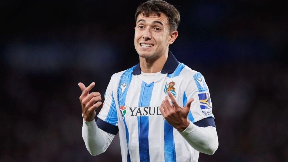 Martin Zubimendi lamentándose de una acción en un partido con la Real Sociedad