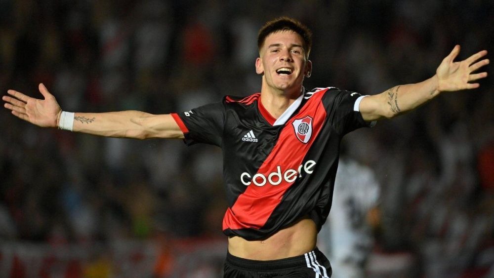 Franco Mastantuono celebrando un gol.