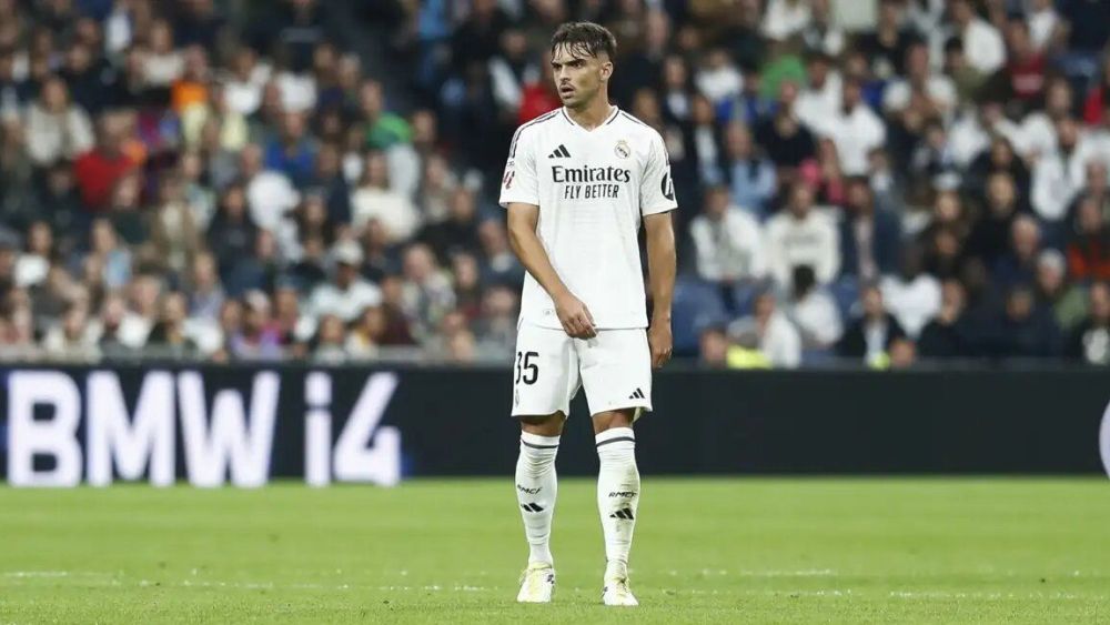 Raúl Asencio durante el partido ante el CA Osasuna