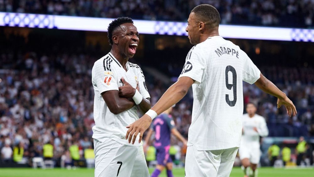 Vinicius Junior y Kylian Mbappé, celebrando un gol del Madrid, durante un partido de esta temporada.